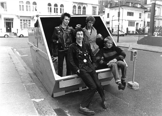 http://pleasekillme.com/wp-content/uploads/2013/07/Sex-Pistols-London-197-.jpg